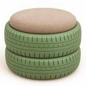 Puff de pneu duplo verde sálvia com assento bege, dois pneus sobrepostos